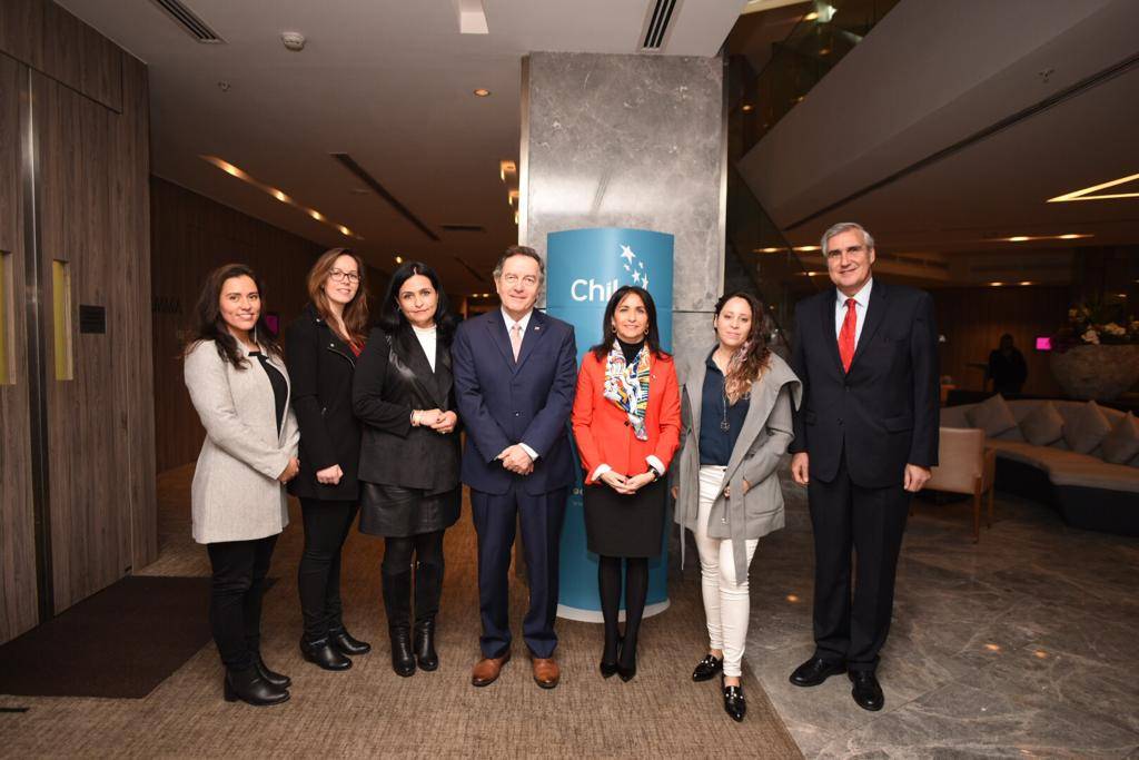Programa Mujer Exporta: ProChile y el Ministerio de la Mujer firmaron convenio para promover su incorporación en el comercio exterior