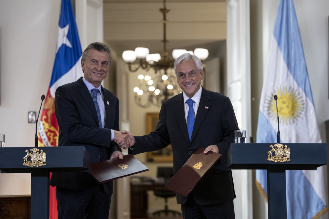 Presidentes de Chile y Argentina celebran aprobación de acuerdo comercial